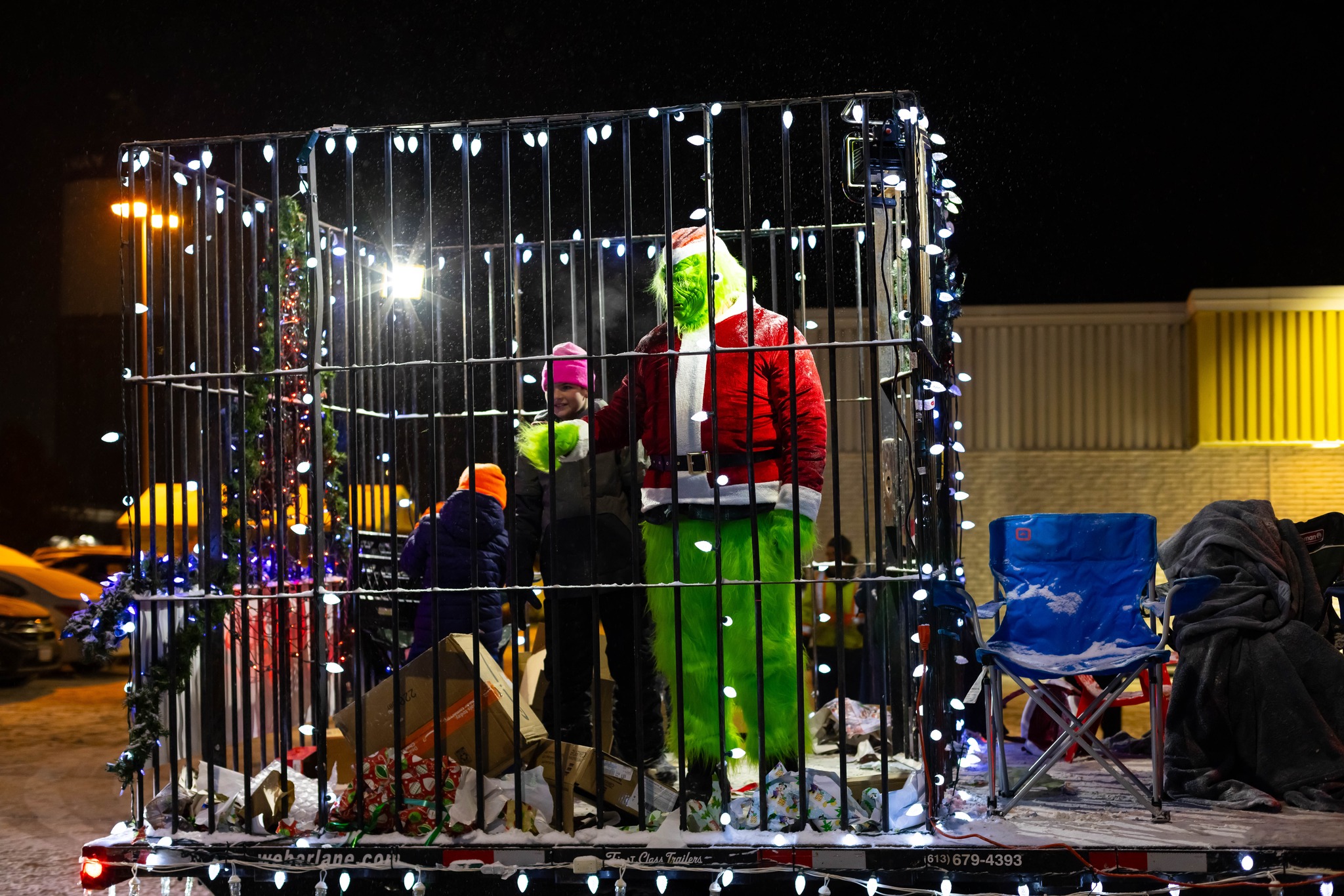 A playful twist on holiday tradition drew laughs as the Grinch appeared “behind bars” on one of the many creative floats featured in the nighttime Christmas parade.